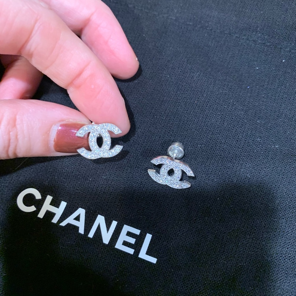 Absolutely stunning cc earrings brand new, rare and collectible. Must have! - Picture 10 of 13